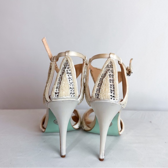 3 FOR $35! 📦 Betsy Johnson Wedding Heels - Picture 3 of 6
